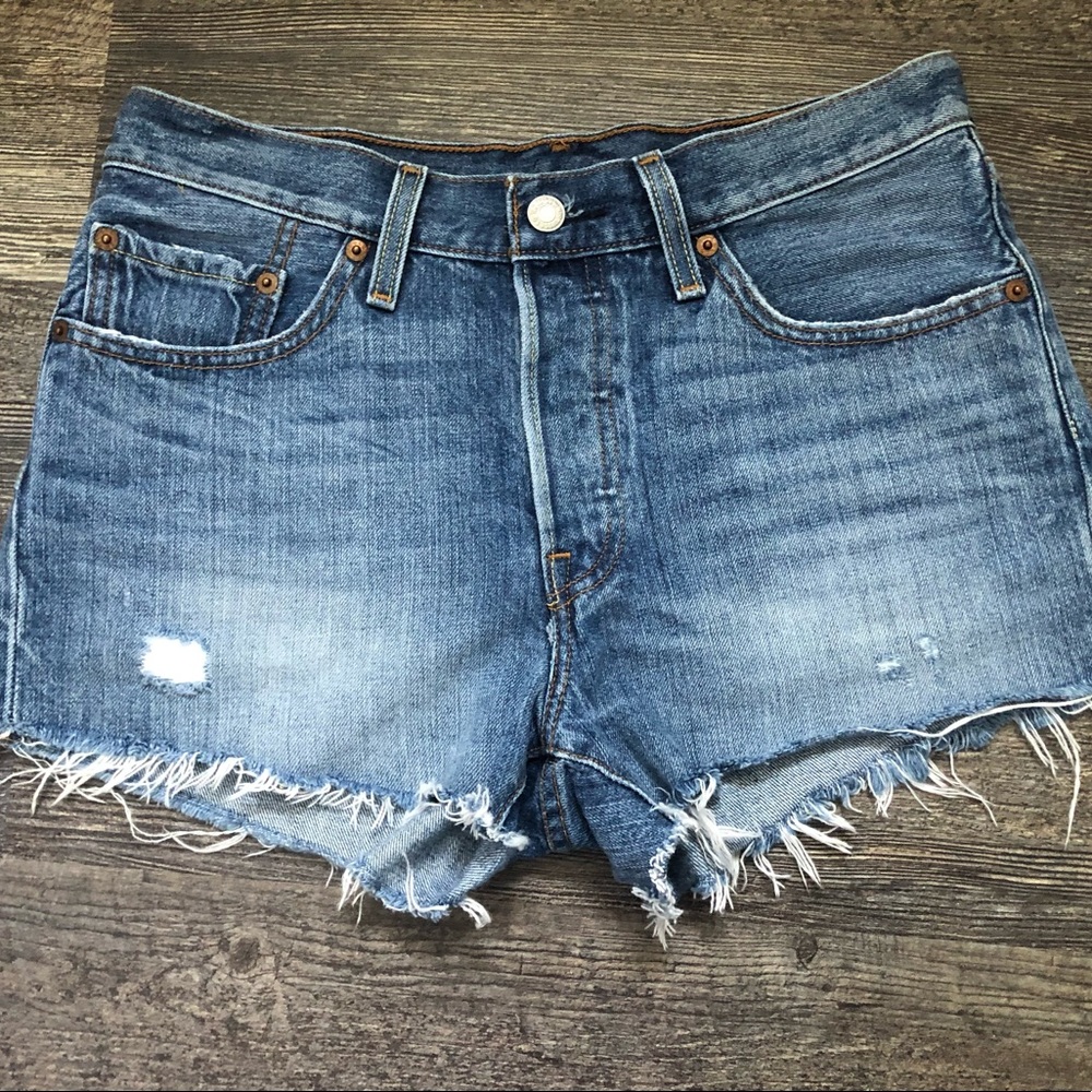 Levi’s 501 Cut Off Shorts in Roadside Blues